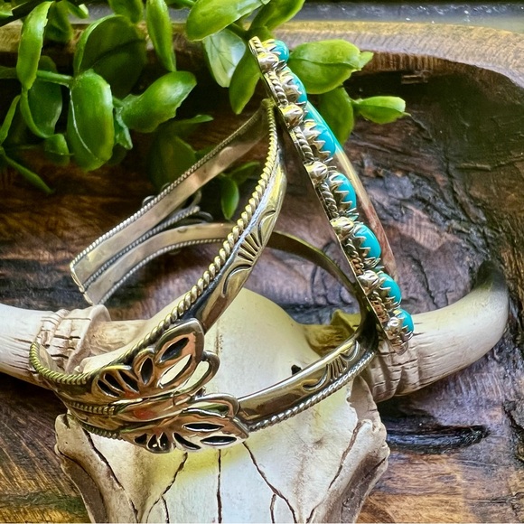 925 Sterling Silver Kingman Turquoise Statement Cuff w/ Butterfly Detail - Picture 3 of 14